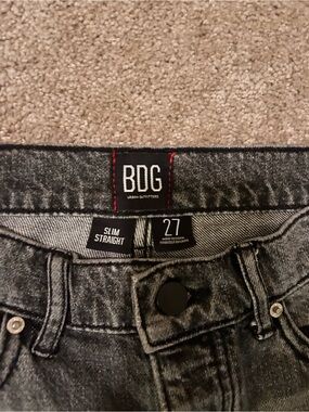 Urban Outfitters BDG Women’s Slim Straight Distressed Jeans Black/Charcoal Wash